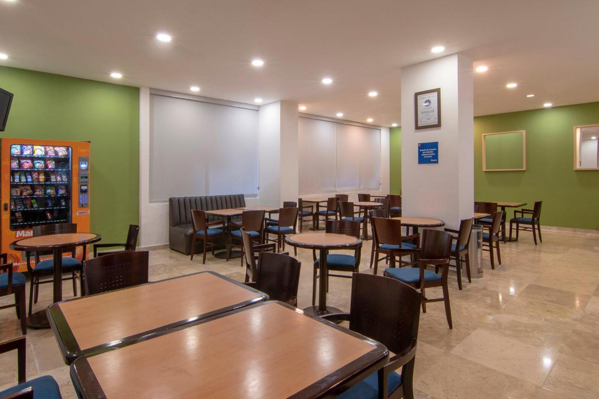 One Coatzacoalcos Forum Экстерьер фото