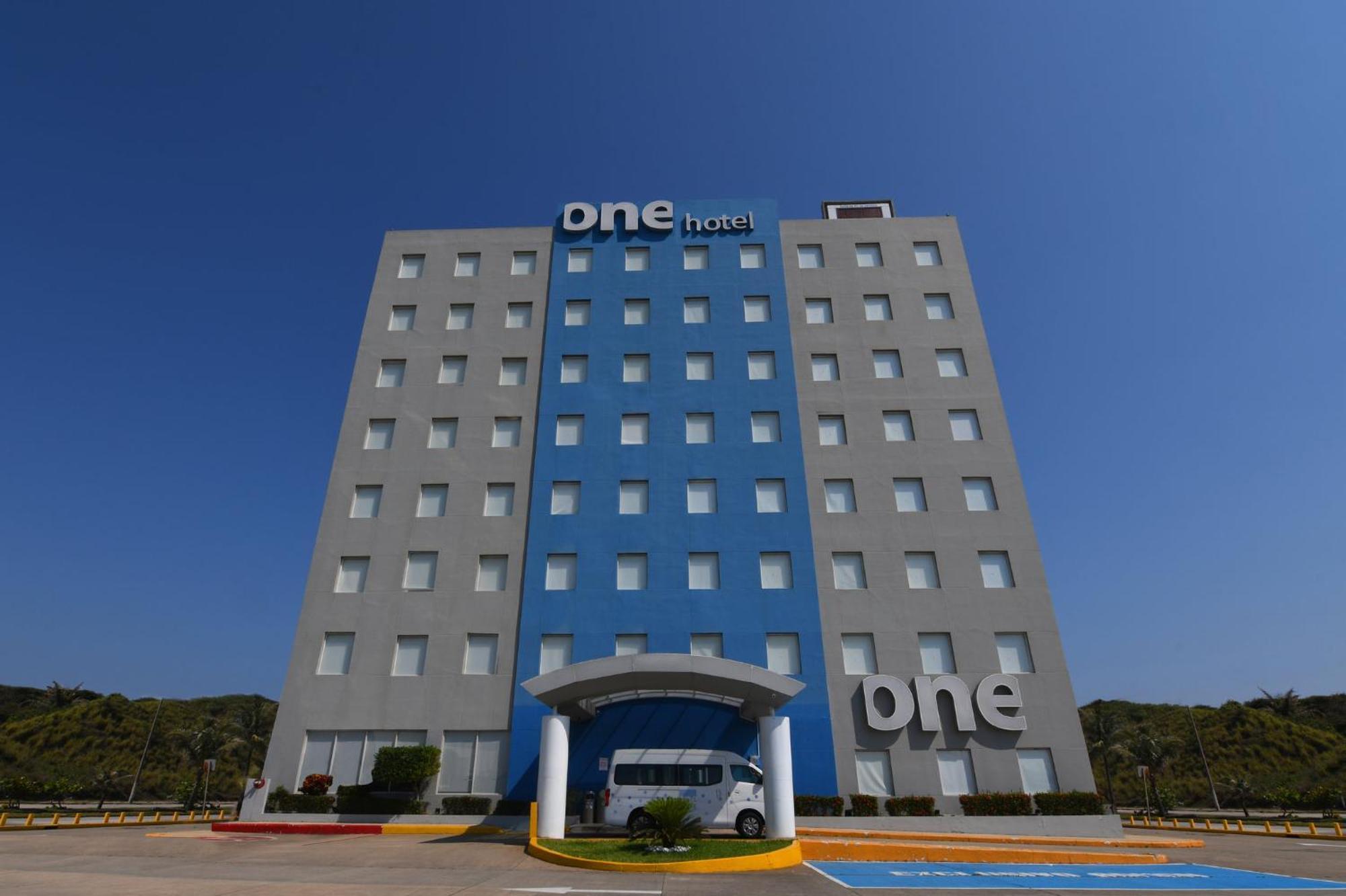 One Coatzacoalcos Forum Экстерьер фото